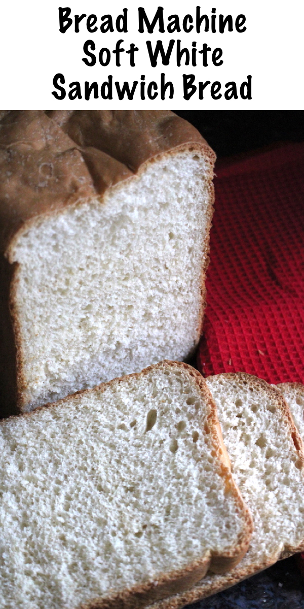 面包机白面包~软白三明治面包新鲜的烤面包机在家里。简单的日常食谱白面包在家里在一个面包机。
